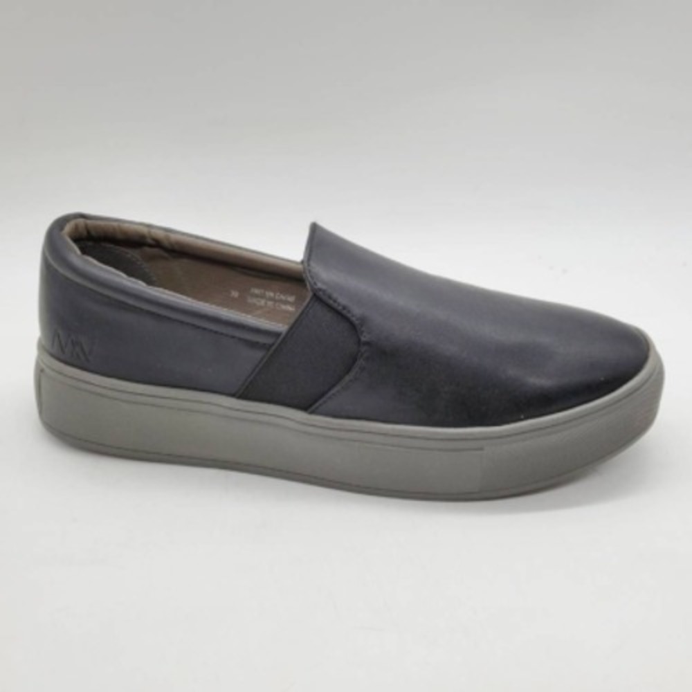 Matt & Nat Shoes Womens Berri Sneakers Black Slip On EUR 39 New